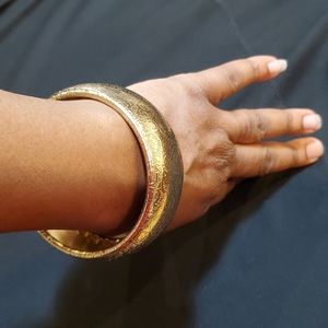 Gold Toned Vintage Bangle